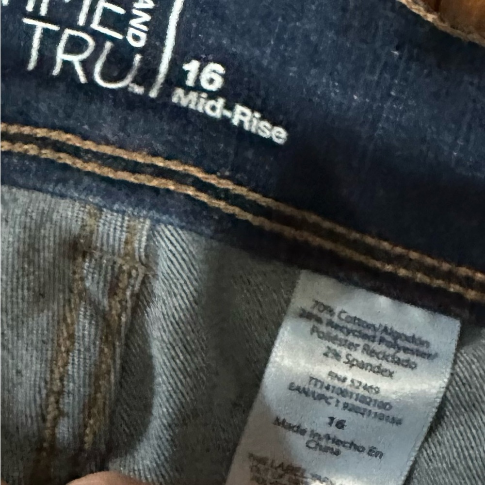 Time and Tru Women's mid rise Jeans in Rich Indigo - Picture 3 of 4